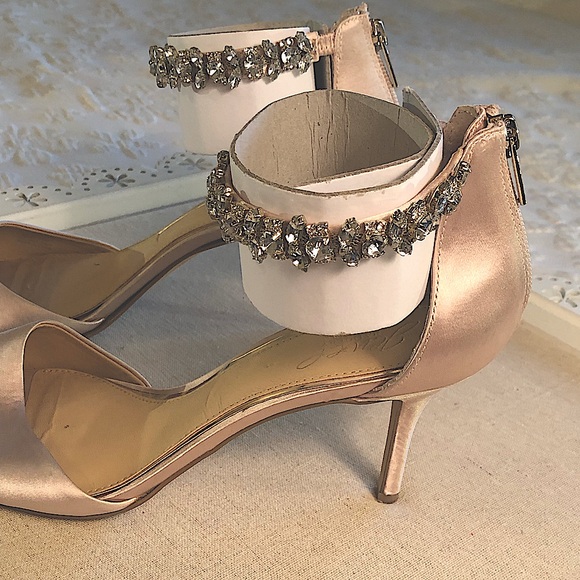 Badgley Mischka Raleigh Jeweled Satin High Heels. Woman’s Size 10 - Picture 6 of 15